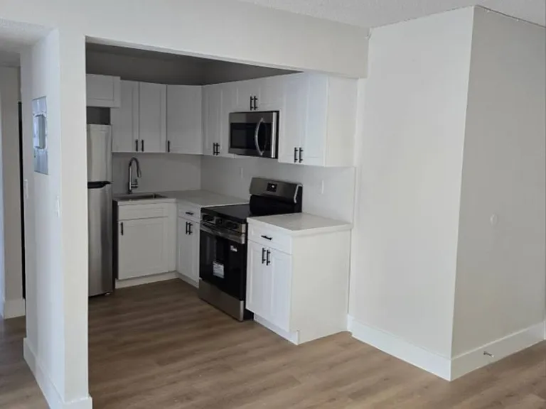 409 SW 8th Ave — Photo 8