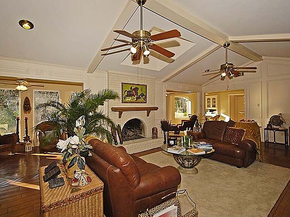 3rd image of 7237 Tangleglen Dr