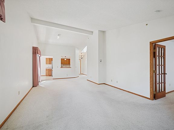 5th image of 2639 Lake Court Cir #81