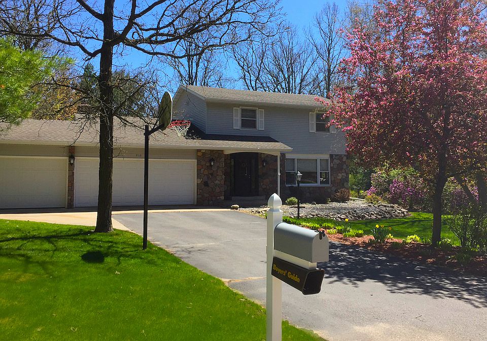 Full house from street