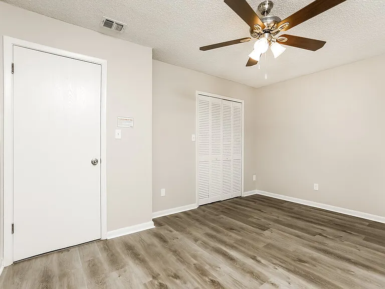 392 Panama Cir — Photo 8