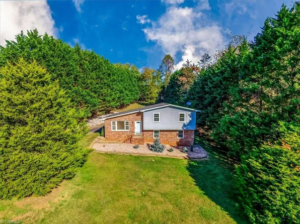 122 Old Childress Ave, Mount Airy, NC 27030