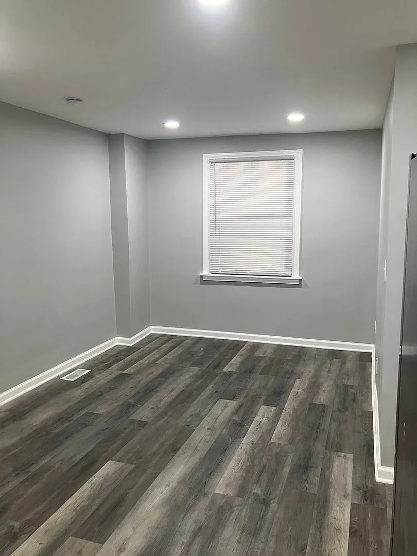 Beautifully Updated 2-Bedroom Home with Central A/C & Off-Street Parking Baltimore, MD — Photo 3