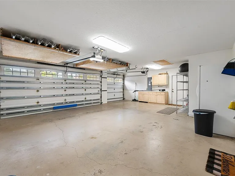 10675 Park Place Dr — Photo 54