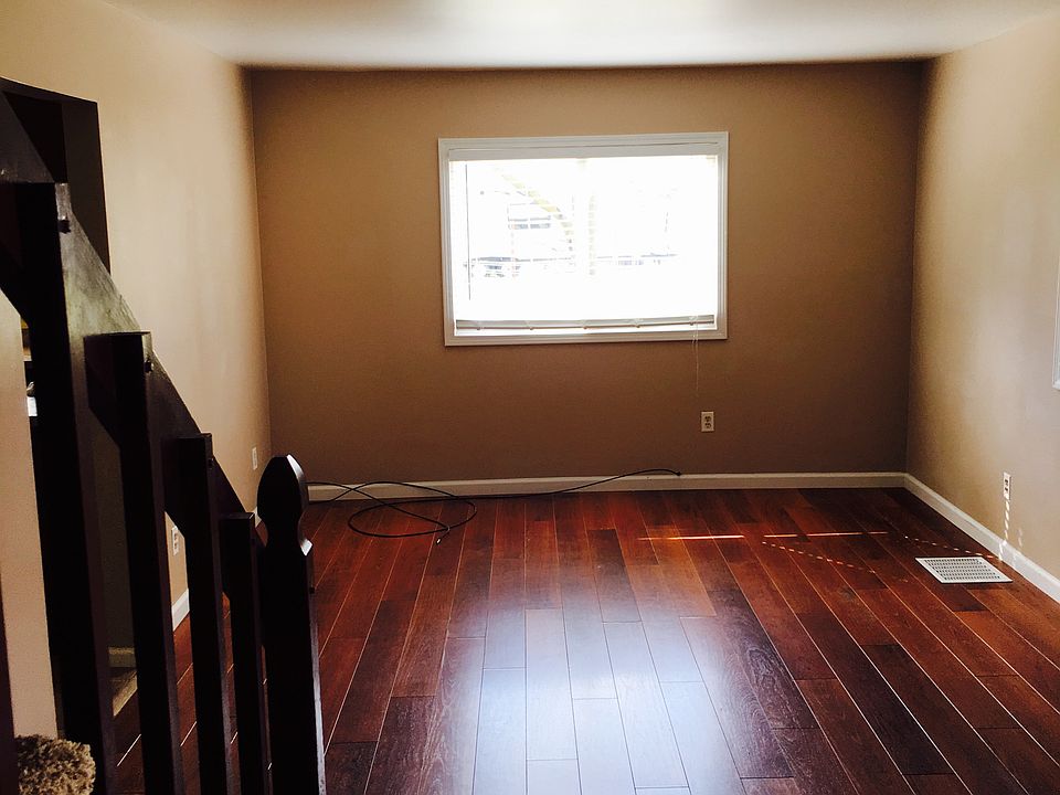 2nd image of 240 William St
