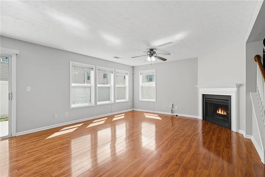 3 bed, 2.5 bath, 1789 sqft, $2,050 — Photo 4
