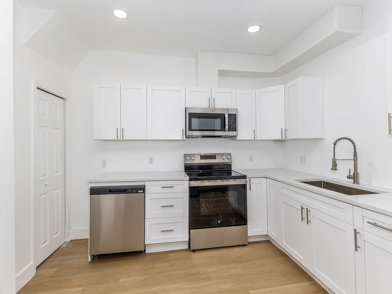 4 bed, 1280 sqft, $2,000 — Photo 2