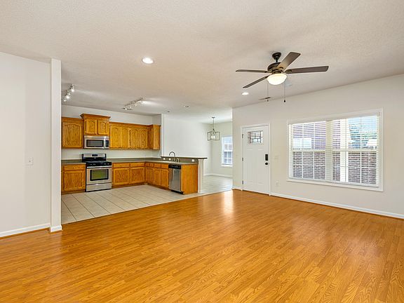 5th image of 2174 Balclutha Ln