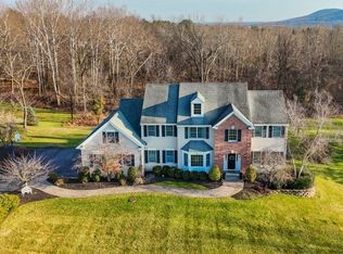 17 Chalfonte Dr, Lebanon, NJ 08833