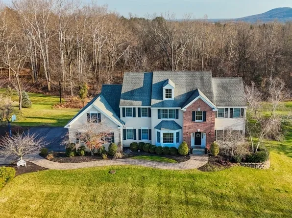 17 Chalfonte Dr, Clinton Twp., NJ 08833