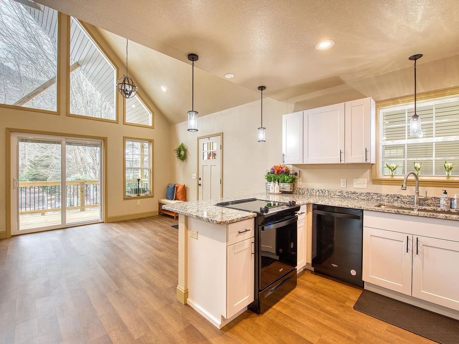 2 bed, 1541 sqft, $2,300 — Photo 3