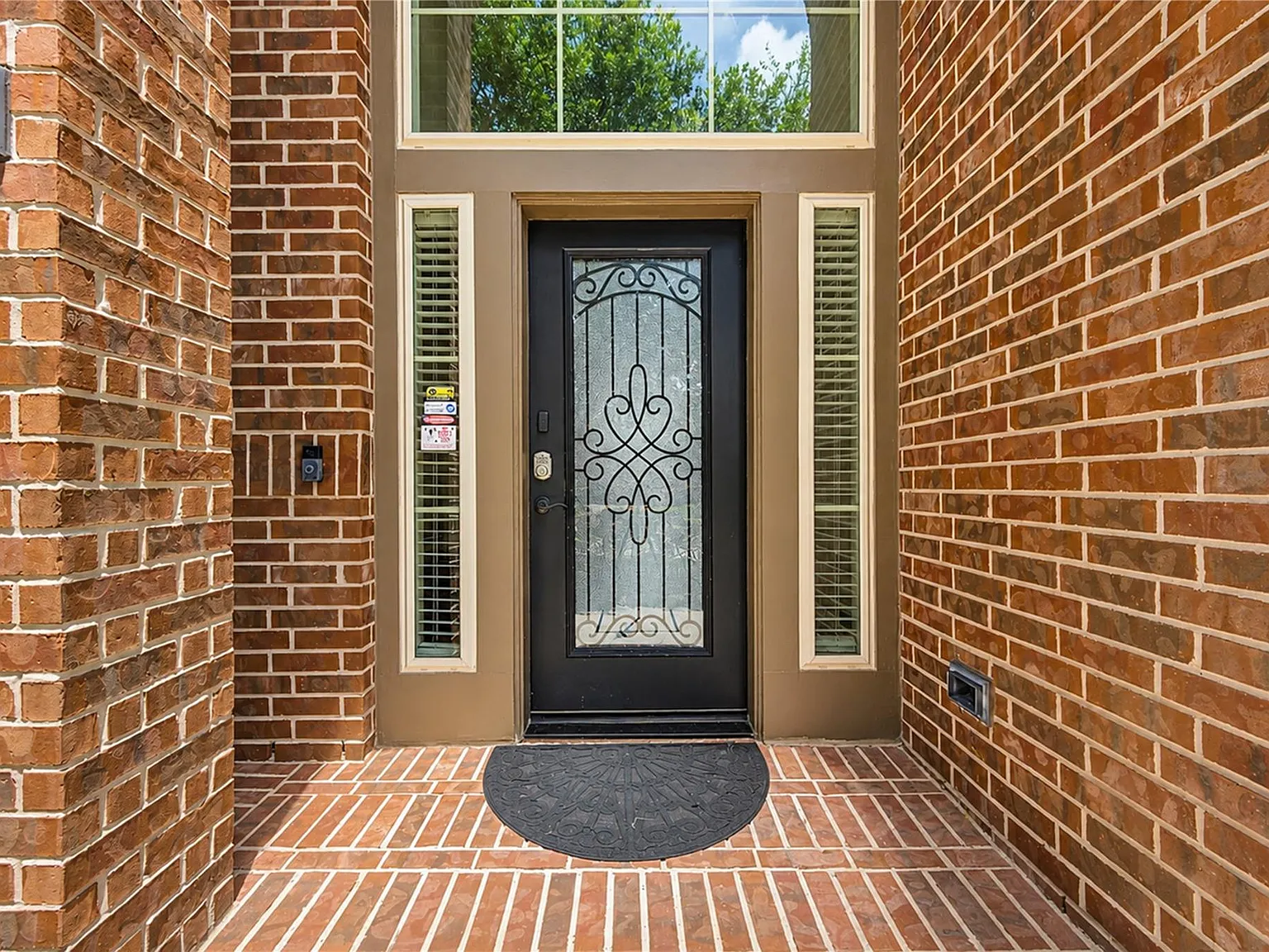 4 bed, 3.5 bath, 2950 sqft, $2,900 — Photo 2