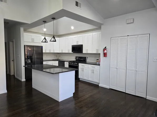 6901 Bergenwood Avenue image 2 of 22
