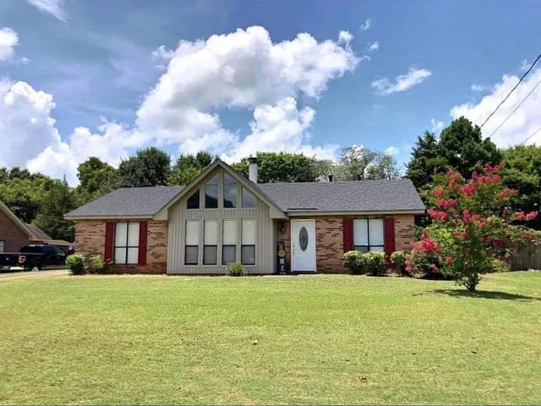 1806 Jenny Dr — Photo 1