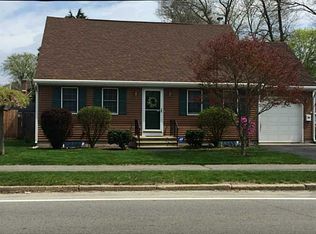 76 Metropolitan Park Dr, Riverside, RI 02915