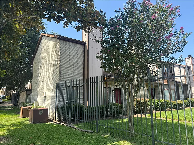 12300 Brookglade Cir #125 — Photo 22