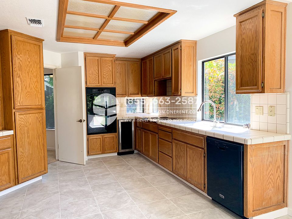 1st image of 303 Salisbury Ct