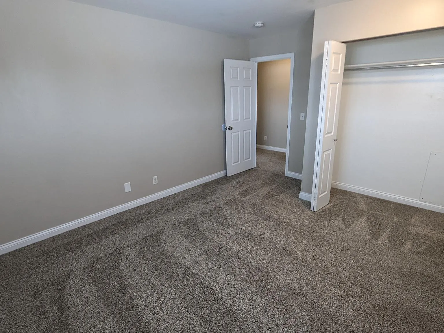 2 bed, 900 sqft, $1,400 — Photo 4