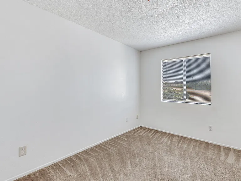 2817 W Grand Ave — Photo 8