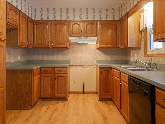 3rd image of 1290 Waldo Way