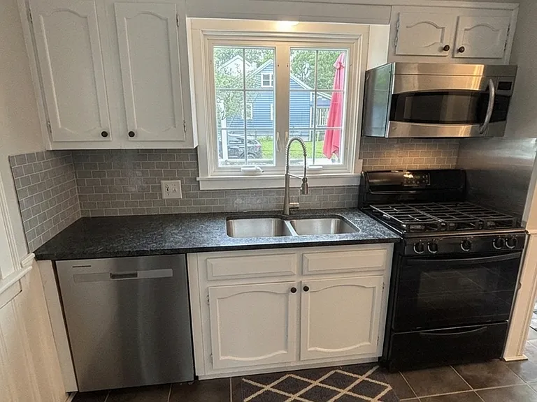 511 Montrose Ave #1 — Photo 2