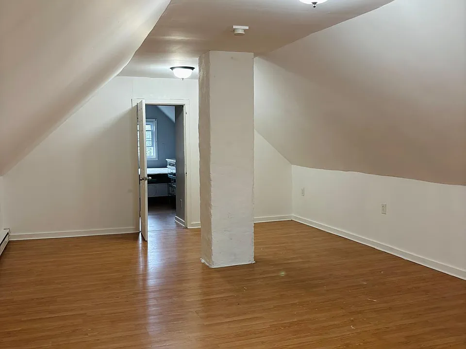 194 Frank St #1