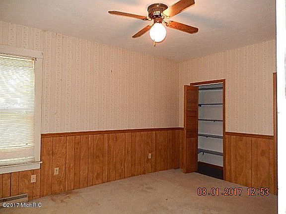 4th image of 2083 Bourdon St