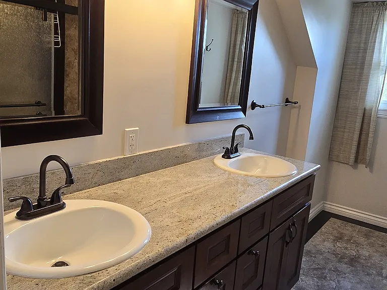 11539 Babbitt Ave — Photo 33