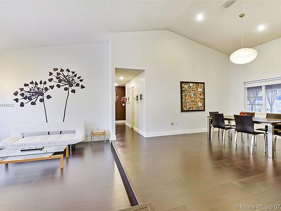 5th image of 18821 Wentworth Dr