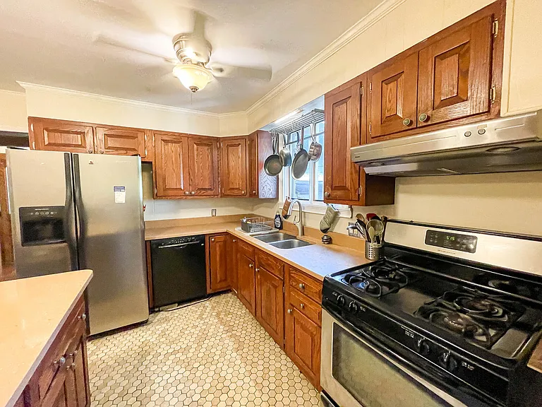 103 Spring Ln — Photo 41