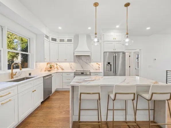 31 Houghton St #A, Somerville, MA 02143