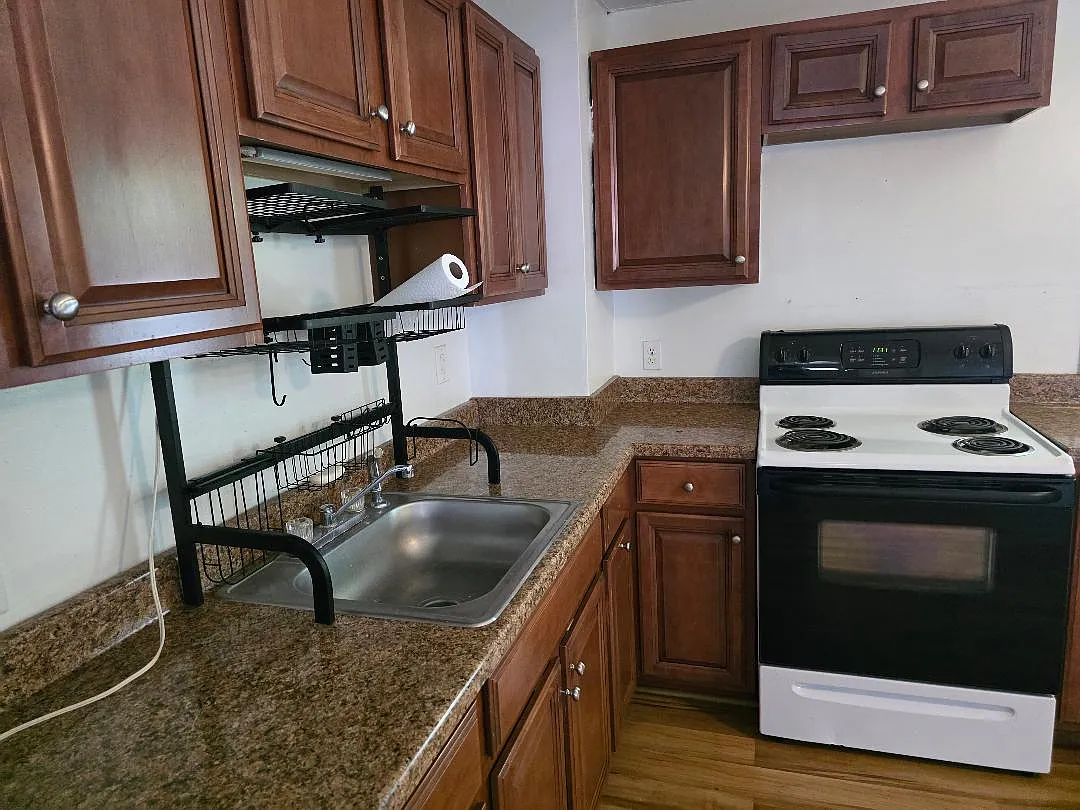 425 Mount Vernon Ave — Photo 2