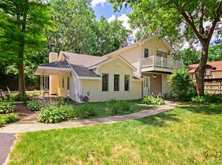 9 Crestview Dr, Ingleside, IL 60041