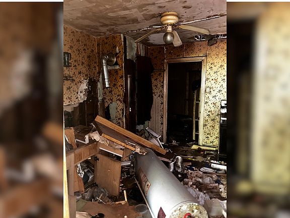 4th image of 2125 Farrington St