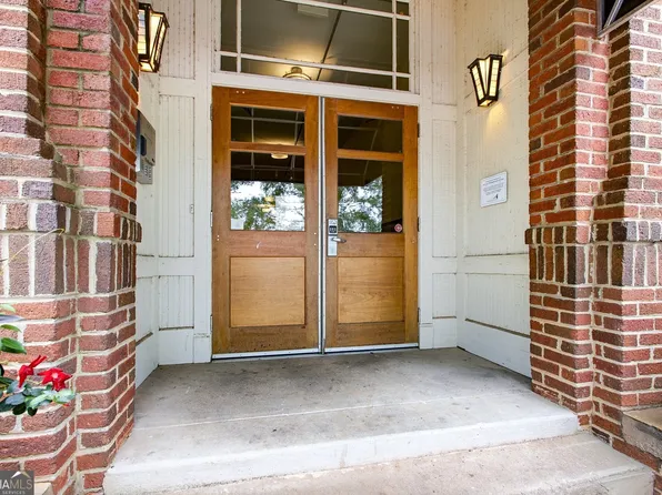 600 College St Unit 202, Hapeville, GA 30354