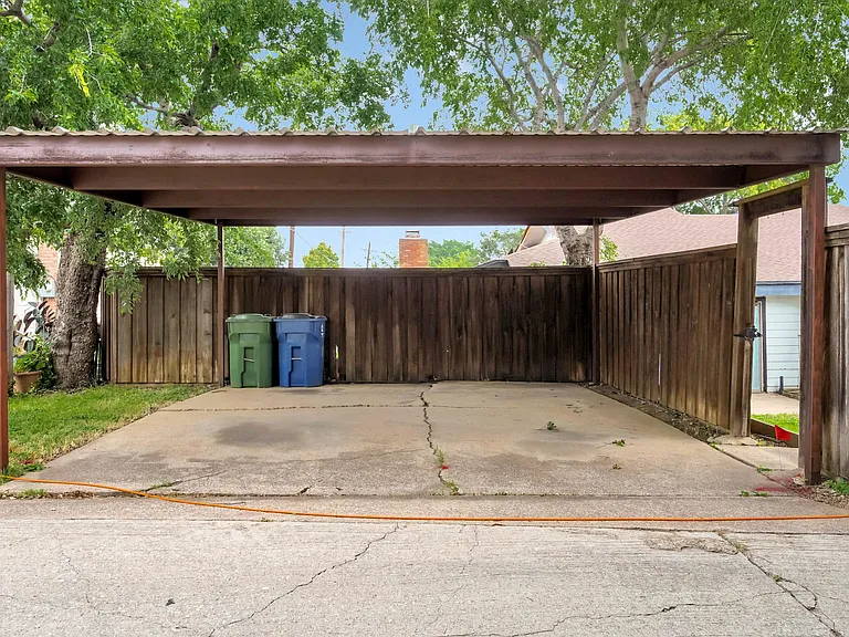 332 W Corporate Dr — Photo 17
