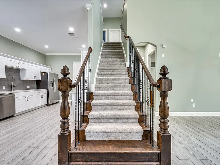 4068 Winsor Dr — Photo 10