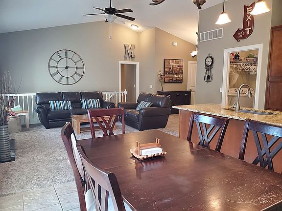 living room/kitchen