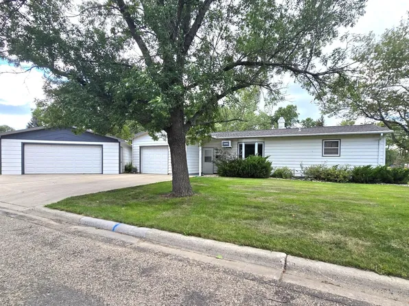 210 W 8th St, Miller, SD 57362