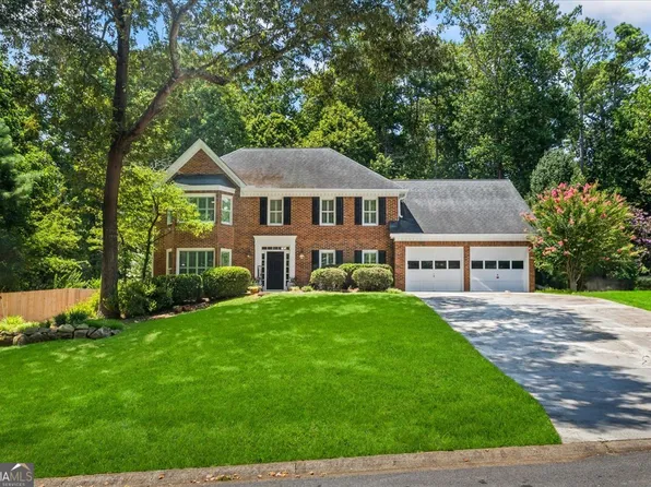 2647 Long Lake Dr NE, Roswell, GA 30075