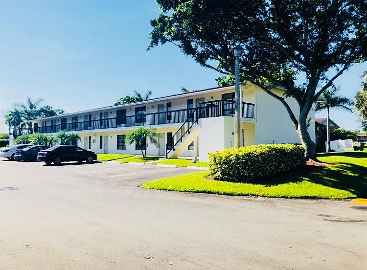 1st image of 5010 Palm Hill Dr APT 108