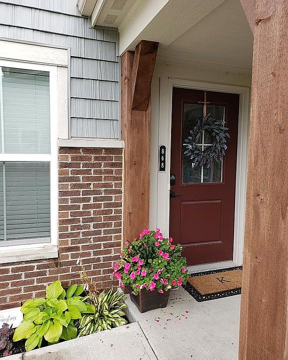 1st image of 868 Yorkshire Dr