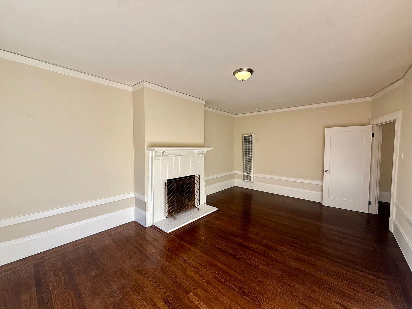 Spacious Russian Hill 2BR w/ Updated Kitchen! — Photo 2