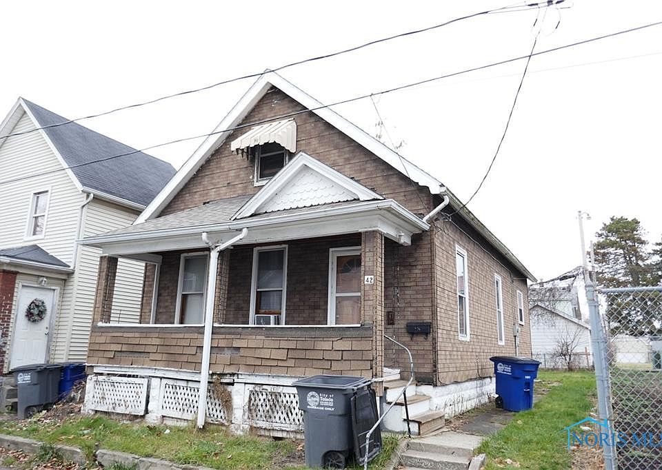 1st image of 42 Magyar St