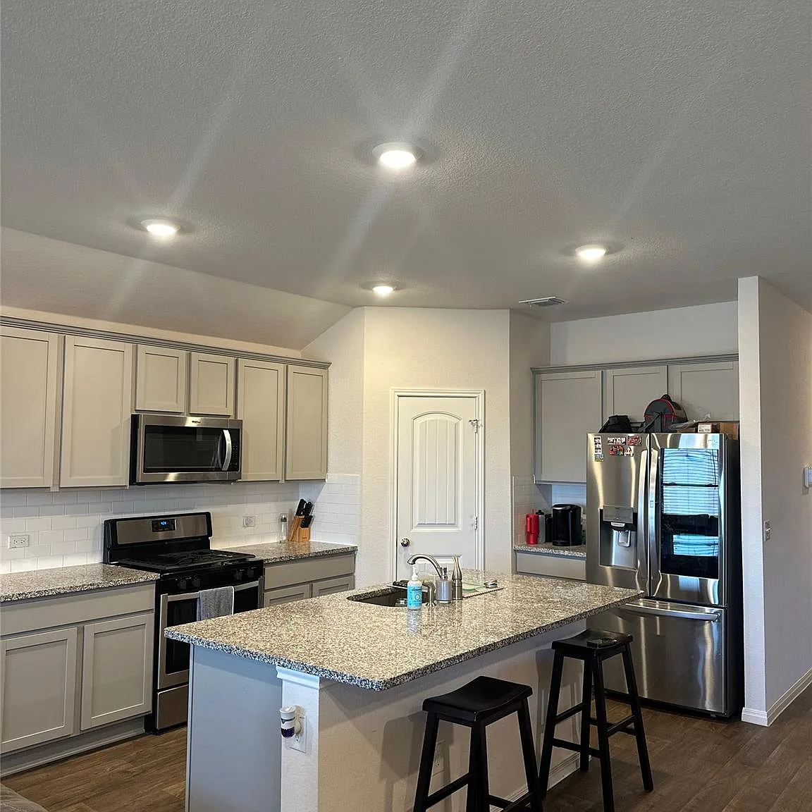 1 bed, 2.0 bath, 1823 sqft, $2,250 — Photo 2