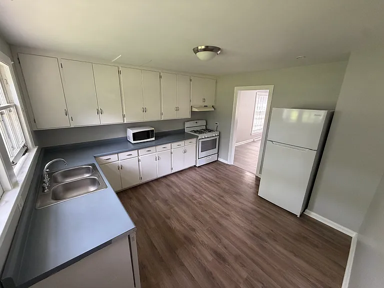 335 Park Ave — Photo 5