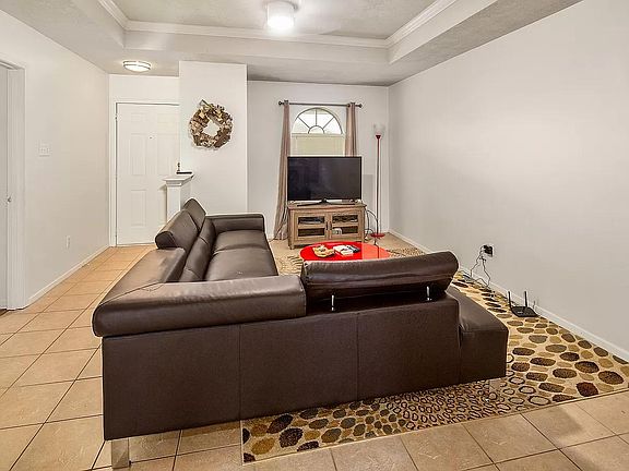 4th image of 902 Camellia Ct APT B