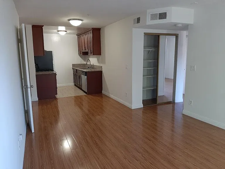 Edgemont Apartments — Photo 26
