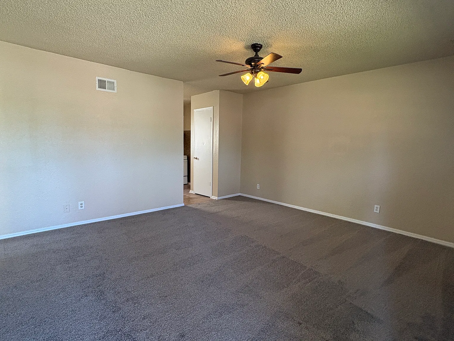 2 bed, 768 sqft, $995 — Photo 3