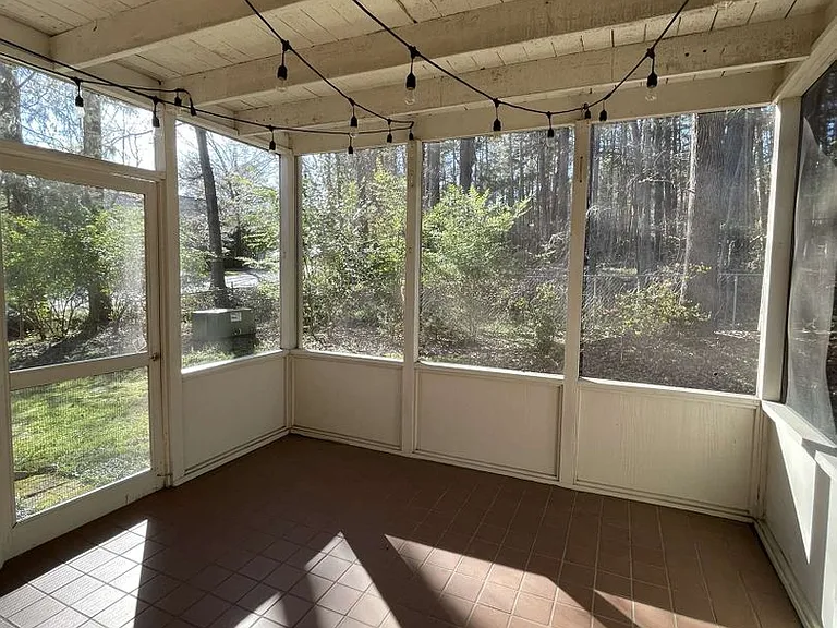 1515 E Franklin St #B-27 — Photo 25
